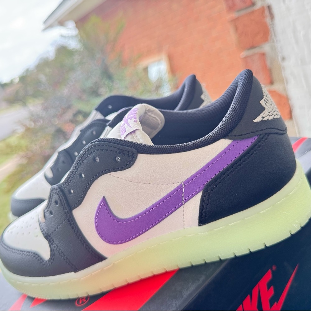 Jordan 1 low berry glow